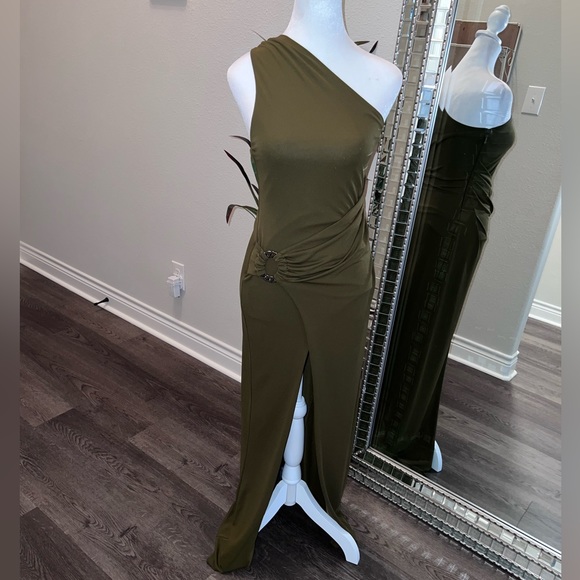 DUNDAS x REVOLVE Crawford Maxi Dress in Khaki Green - Picture 13 of 14